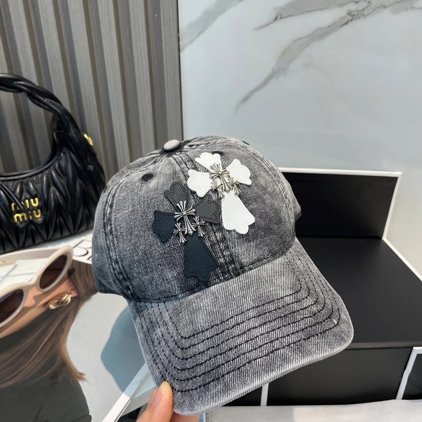 P76 Crow Heart 🆕🆕25 new baseball cap, stylish and classic cross logo, casual with a cool feeling, unisex style, same style for men and women! Very easy to match! Head circumference: 56-58cm is available